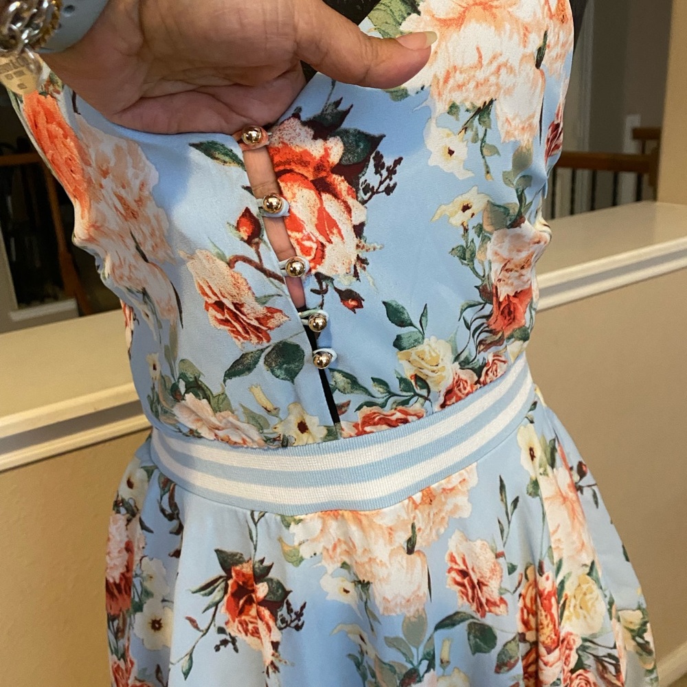 Dress - Picture 2 of 6